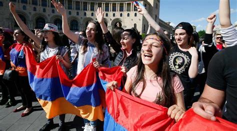 mujeres de armenia|Armenia: un país marcado por la guerra y la violencia。